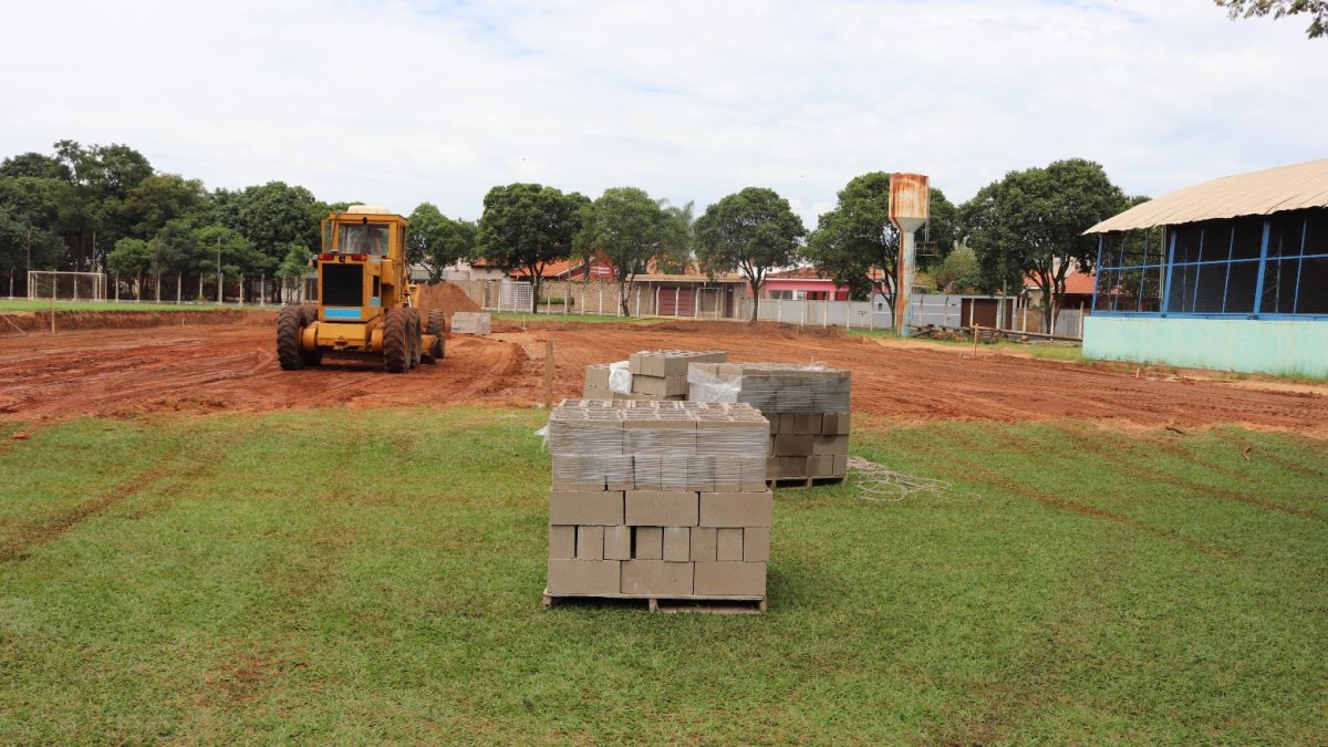 Mini campo sintético do Ginásio de Esportes começou a ser construído