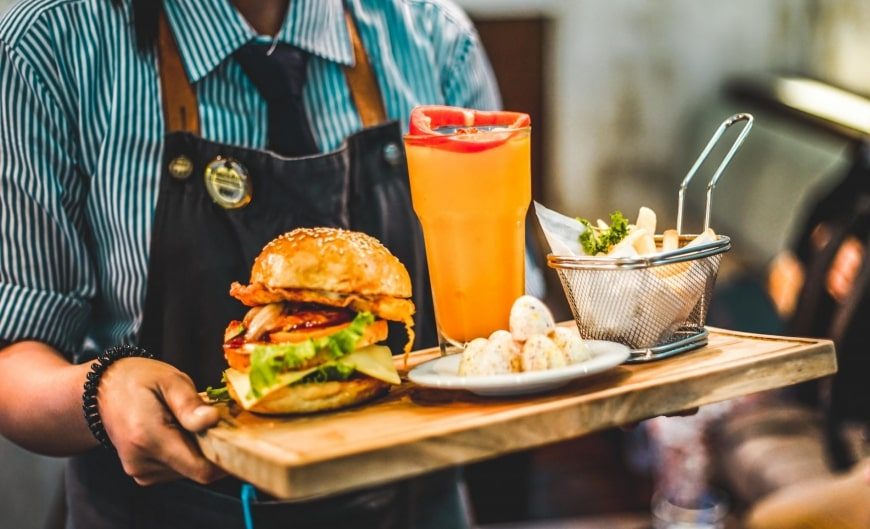 Decreto flexibiliza horário de funcionamento de bares, restaurantes e demais locais onde há o consumo imediato de alimentos