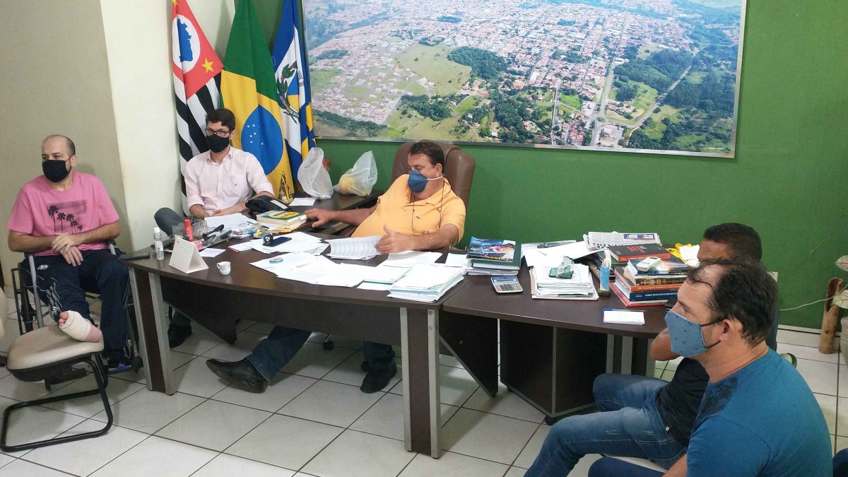 Reunião entre prefeito e vereadores discute os últimos detalhes na elaboração do projeto de lei para anistia de impostos