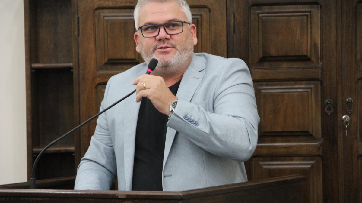 Pastor reivindica auxílio de R$ 700 reais aos profissionais da saúde