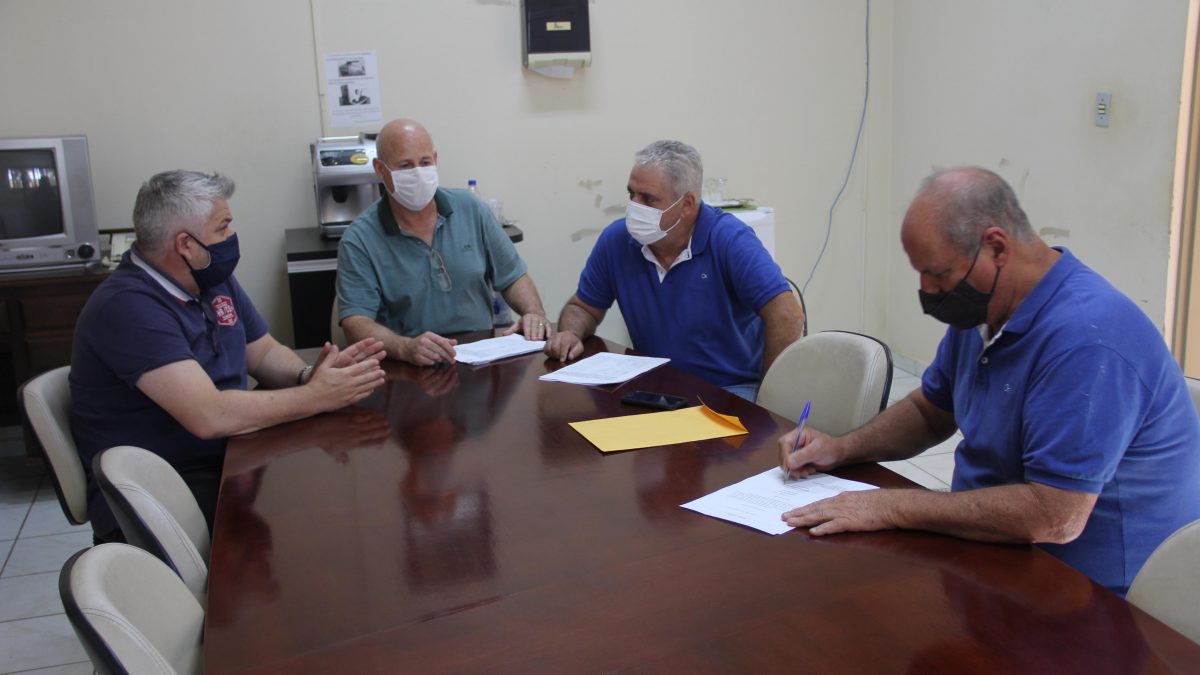 CÂMARA RECEBE ABAIXO-ASSINADO CONTRA ALBERGUE INSTALADO NO ALTO DO JARDIM BELÉM