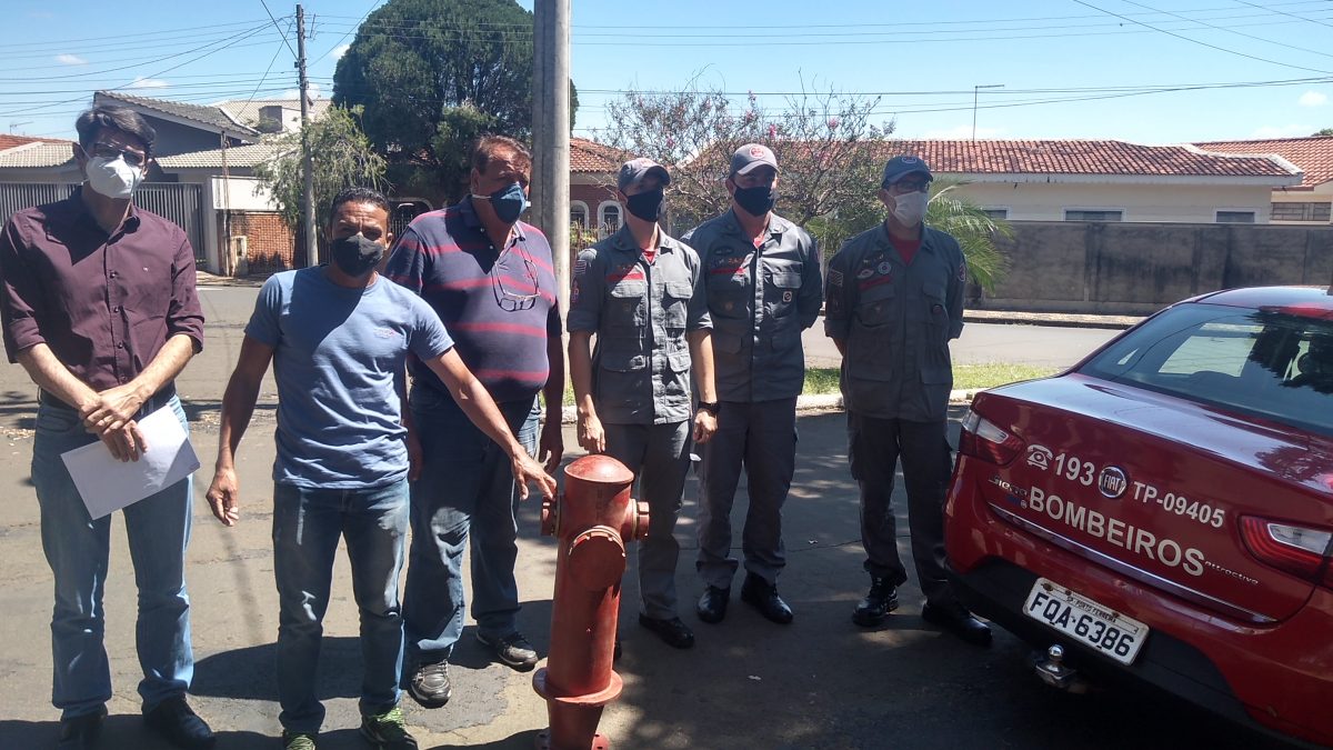 Prefeito recebe o Comandante do Corpo de Bombeiros de São Carlos para tratar da implantação do “Bombeiro Solidário” e da doação de 5 hidrantes para Descalvado