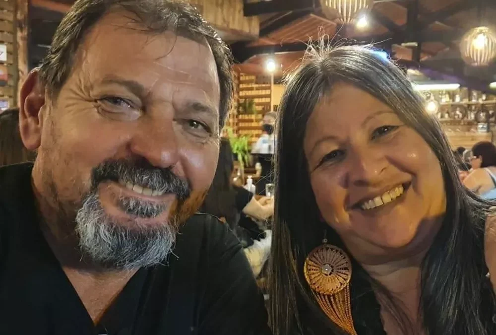Casal de São Carlos morre em acidente de moto na SP-215, em Porto Ferreira