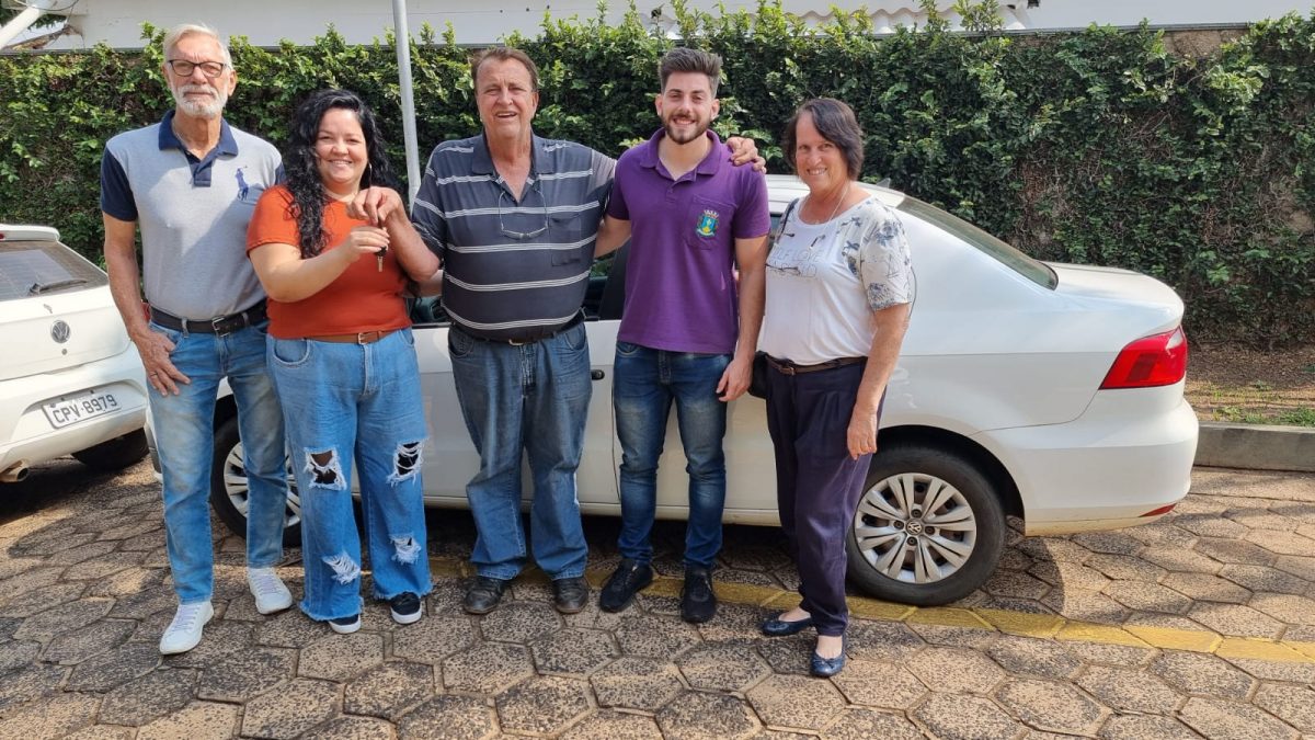 Secretaria de Assistência Social transfere 02 veículos da sua frota para as Secretarias de Agricultura e de Obras